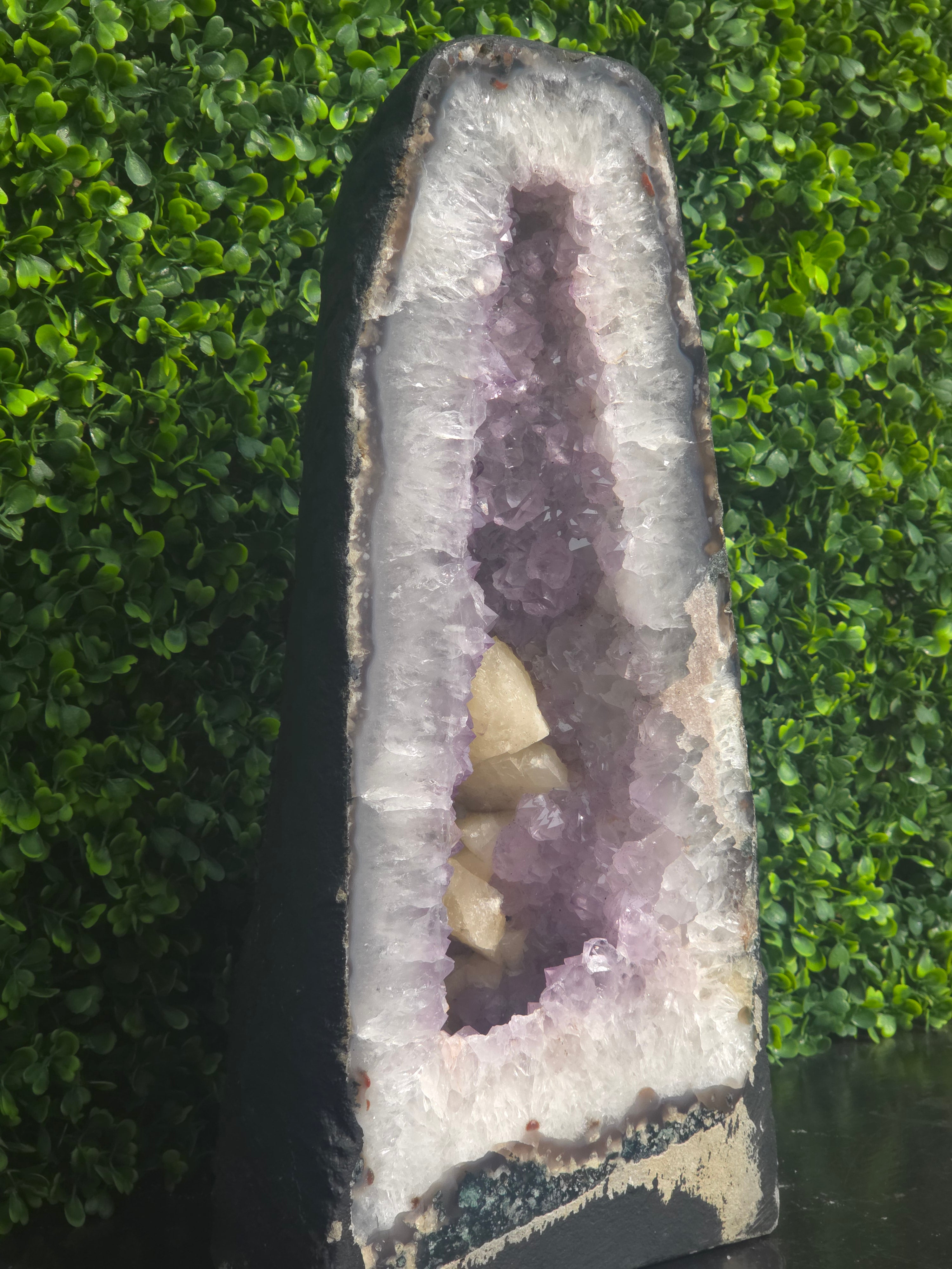 Amethist kathedraal met Calciet